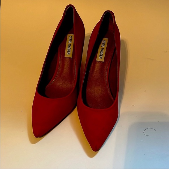 Steve Madden Ashlyn Red Suede Block Pumps | Size 8 - Picture 8 of 8